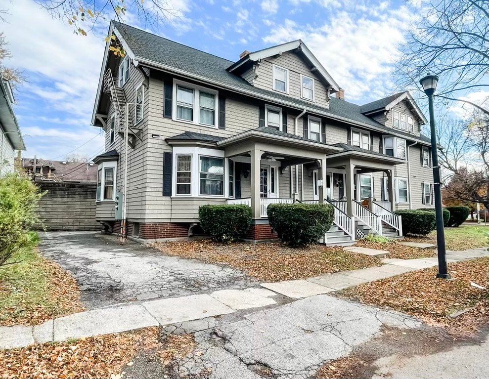 4-Bedroom Townhouse Centrally Located gallery image 3