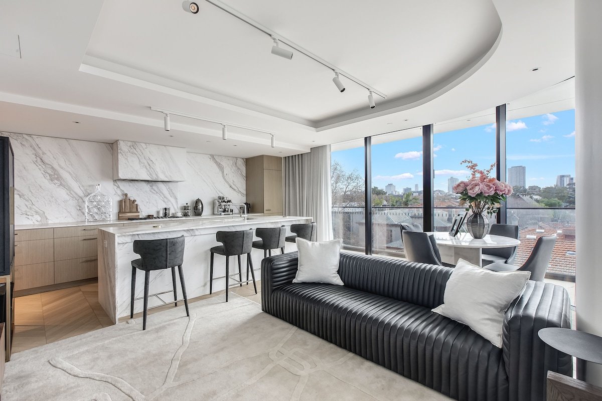 Saint Moritz Luxury in St Kilda gallery image 2