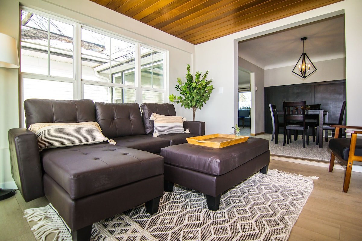 Lakefront House w/ Sauna & comfy King bed! gallery image 3