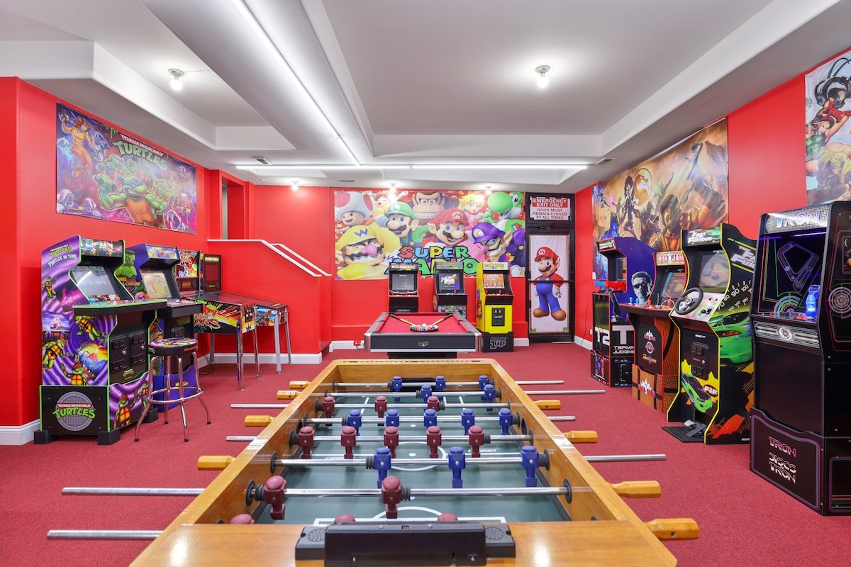 Belmont Pleasures – hot tub / arcade gaming room gallery image 5