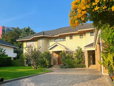 曼谷贰号庄园别墅1200平米，5卧5卫独立泳池别墅 订满三天以上送接机