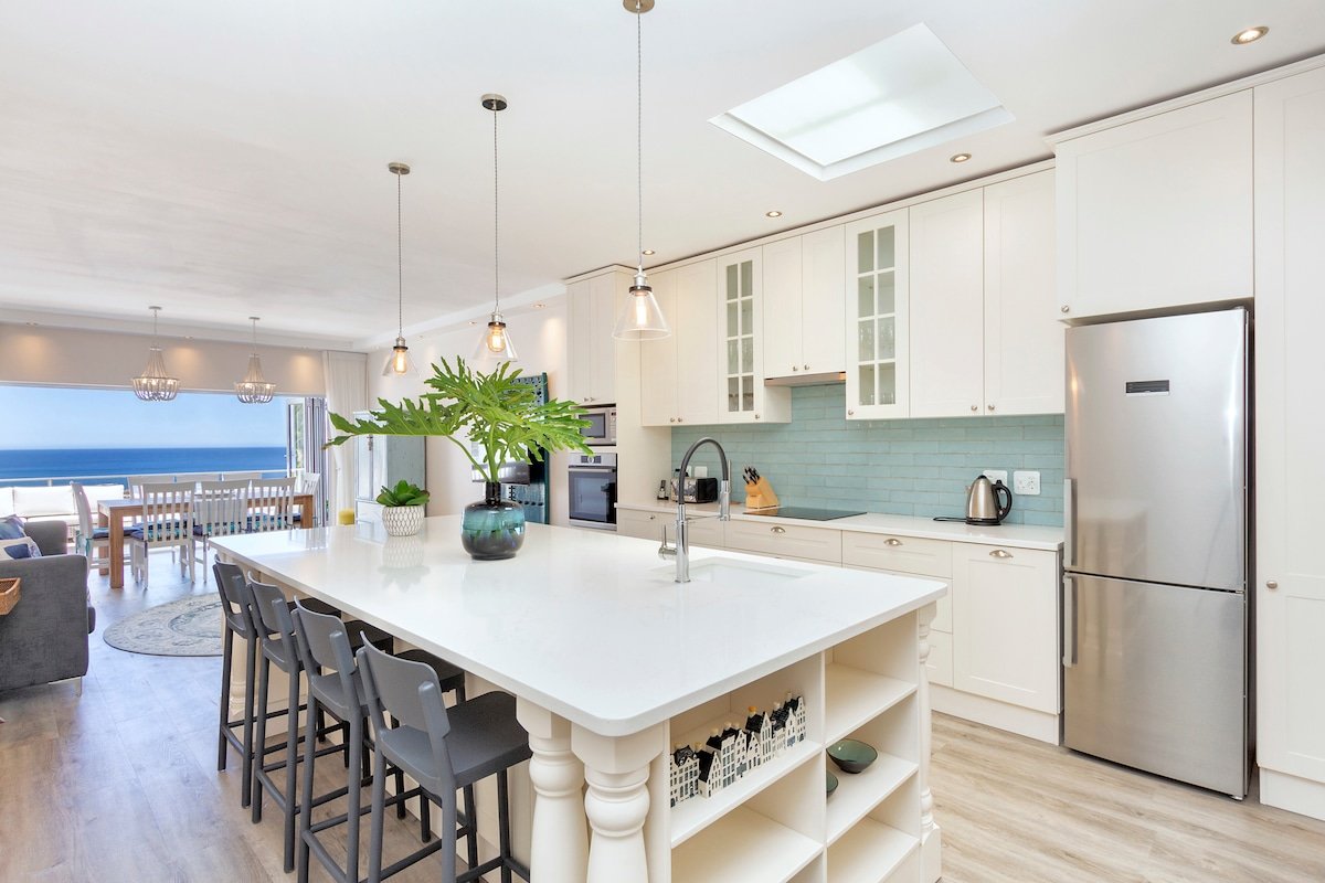 Summer Place Camps Bay – Newly Renovated Townhouse gallery image 2