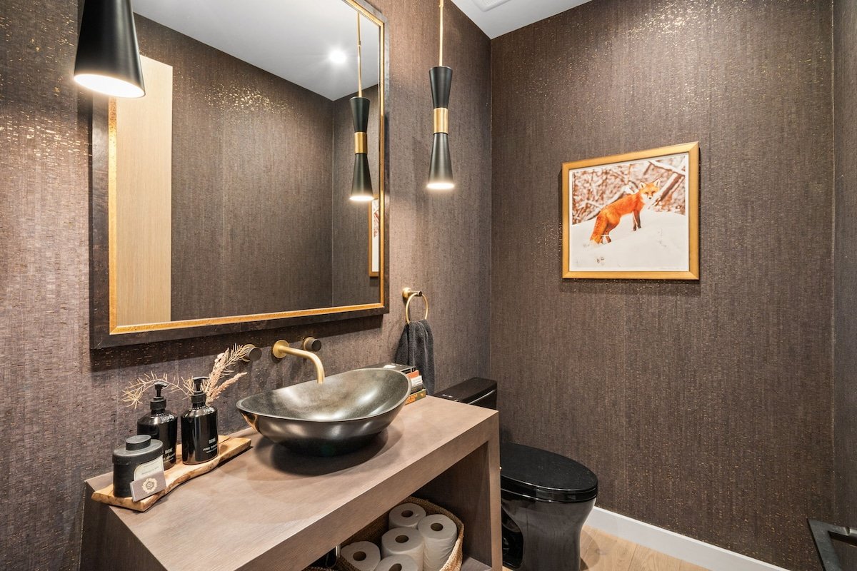 Luxury Mountain Stay | Hot Tub, Views & More gallery image 5