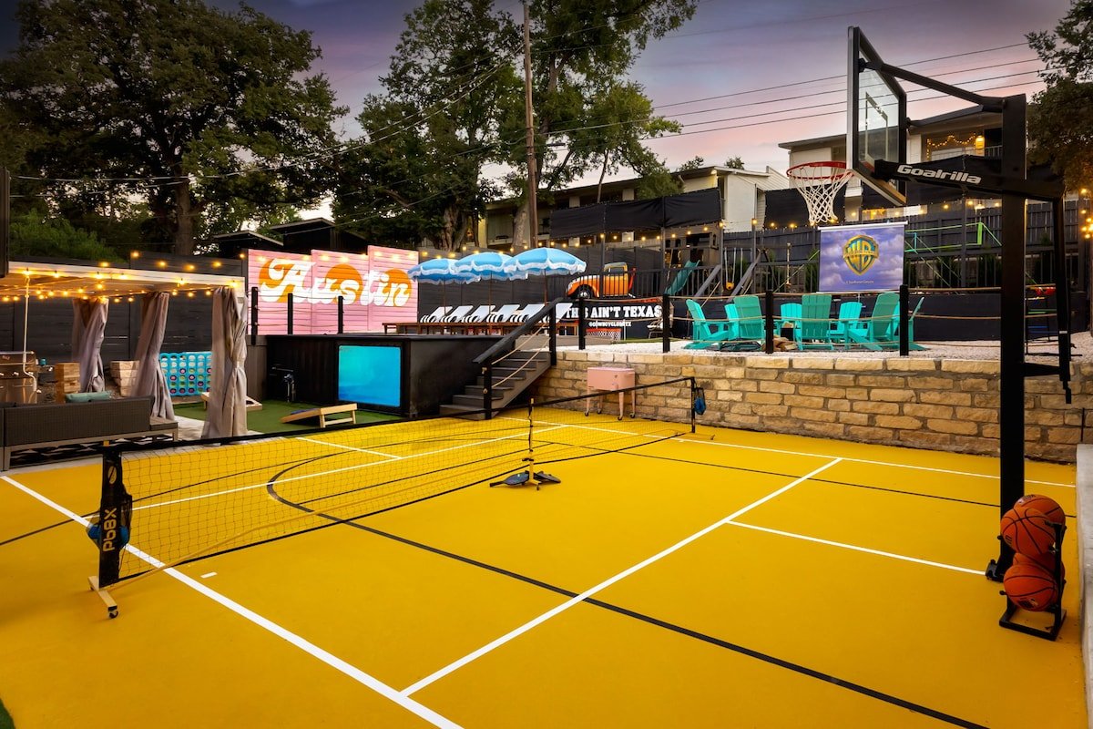 Heated Pool, B-ball, Golf, 3mi Downtown, Sleeps 18 gallery image 4