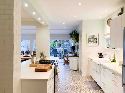 4+ bed Character Home Blocks to Beach.