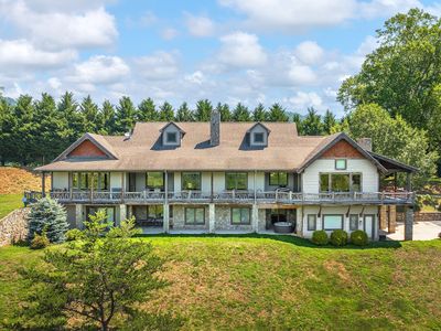 Luxury 8400 sq ft Lodge|Hot Tub|Panoramic Views