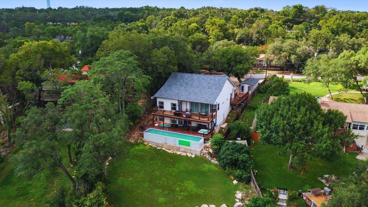 Large 6BR Lakefront Home with Pool, Views & Dock gallery image 5