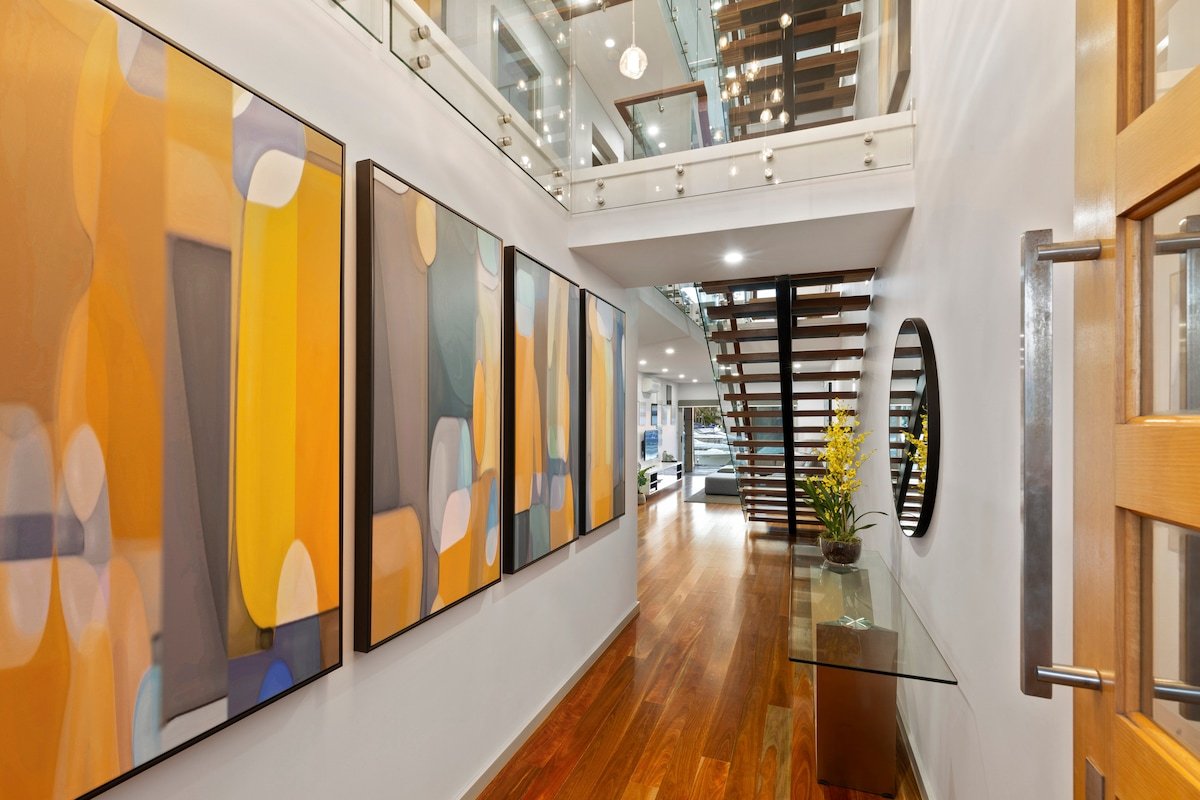 Unrivaled 4-Storey Waterfront Home 5 BDR 3.5 BTH gallery image 3