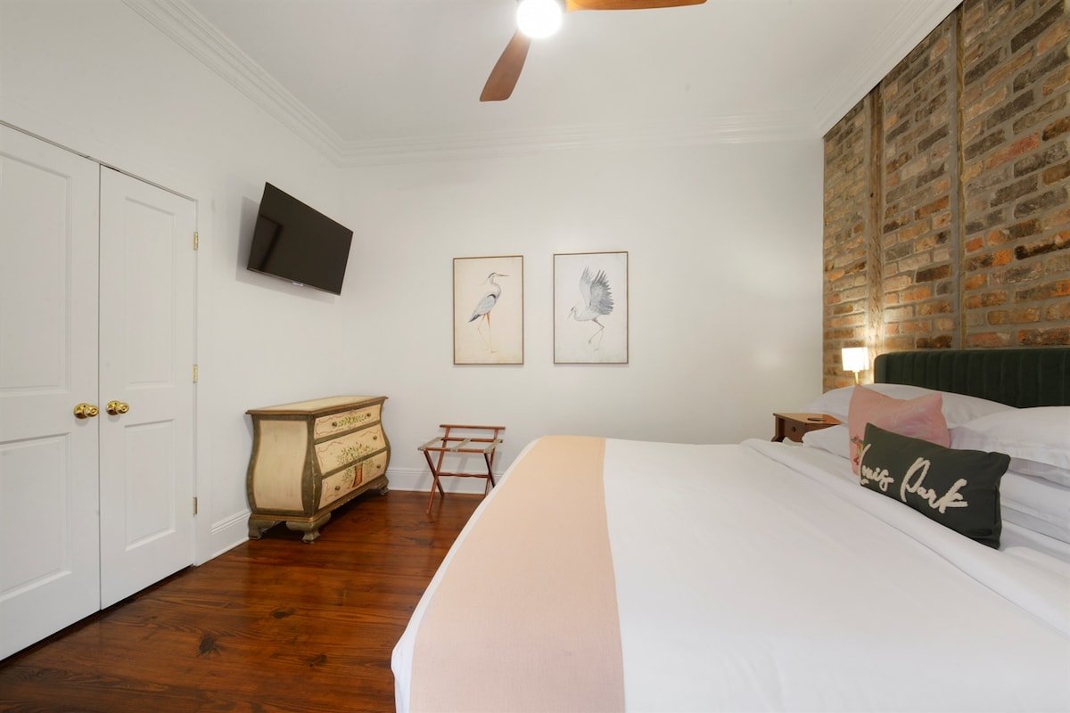 The Royal Trio – Three Guest Houses gallery image 3