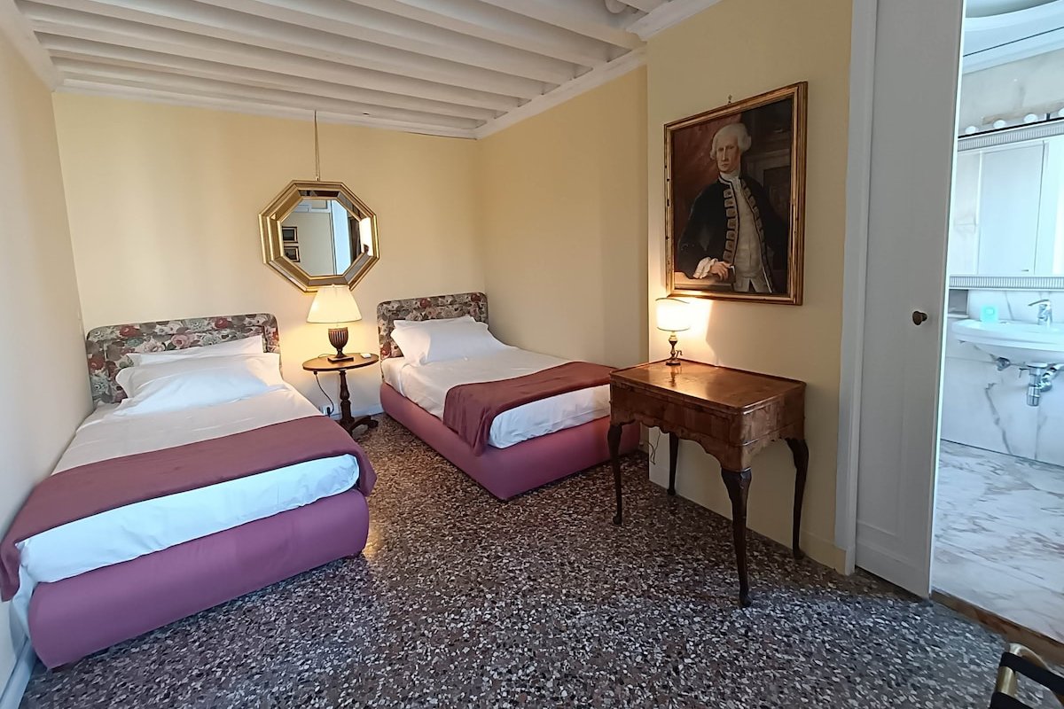 Querini Palace, fascinating view on Grand Canal gallery image 5