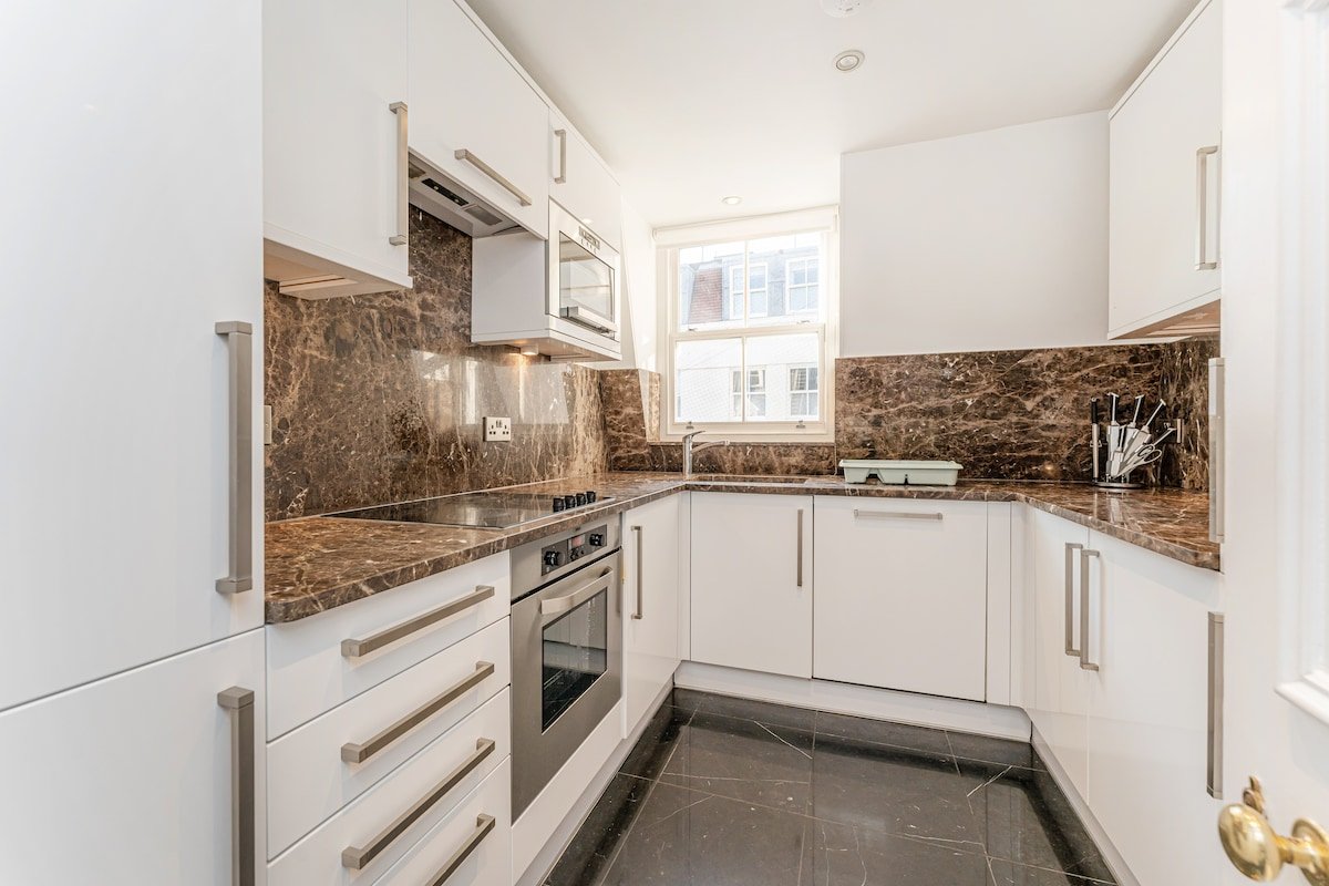 London Gardens – 4 Bedroom Flat gallery image 5