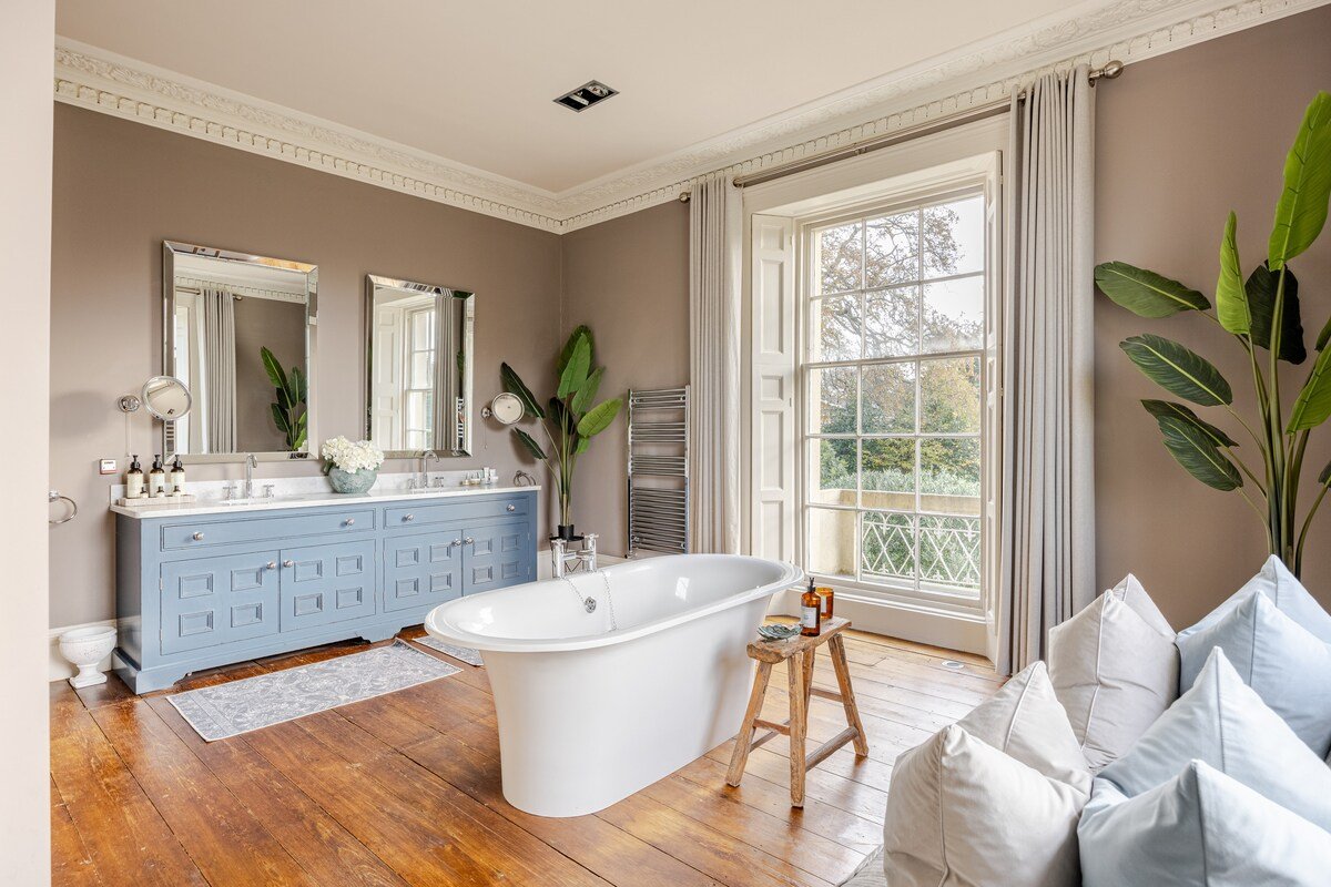 Magnificent manor house-Harbour a short walk away gallery image 5