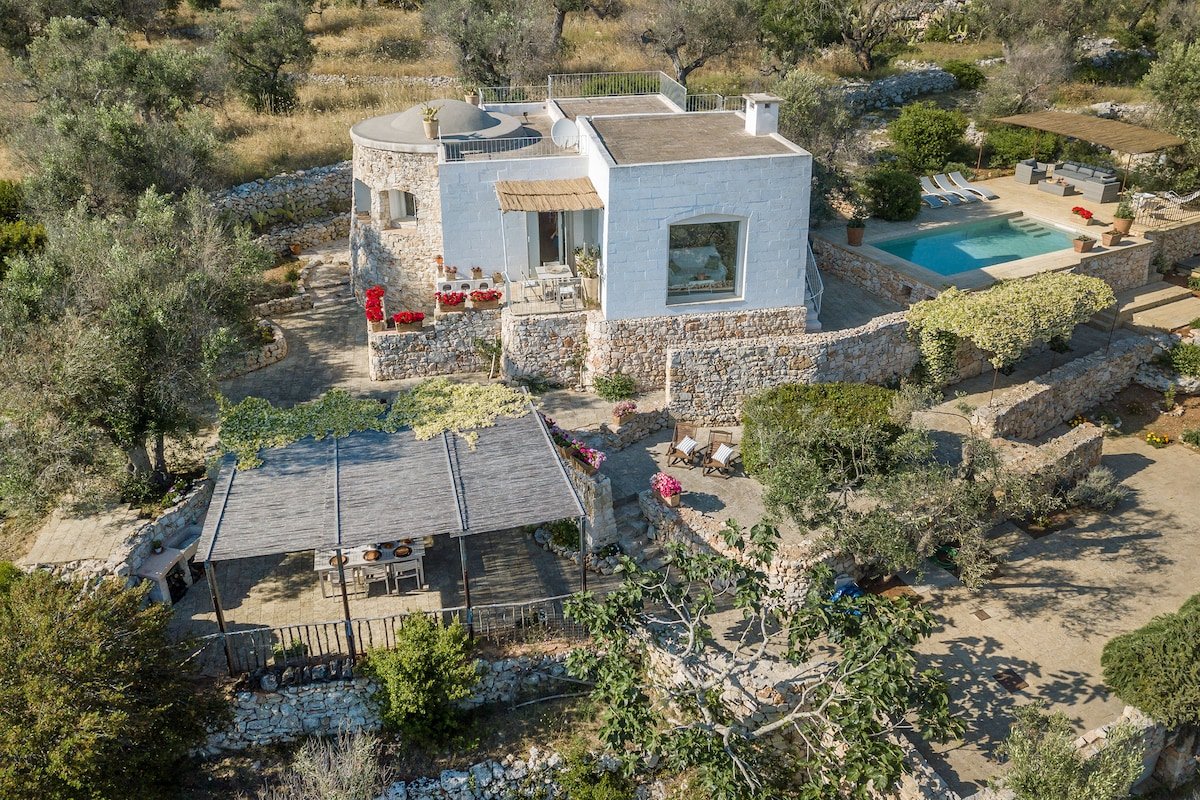 Trullo La Contessina, with pool and sea view gallery image 3