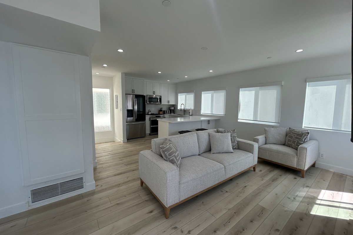 MB Modern Sand Section Sea View gallery image 2