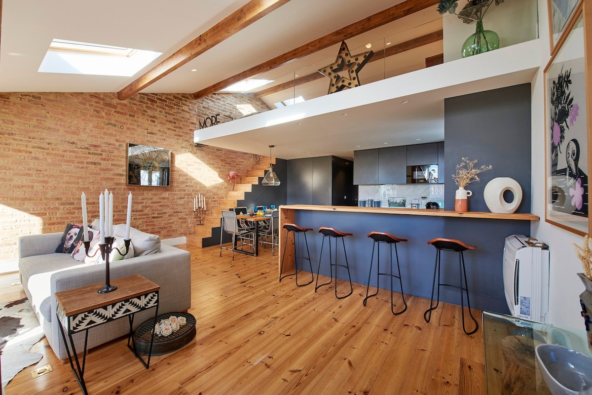 NEW!Amazing and Unique Penthouse in city center! gallery image 2