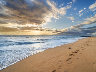 OCEANFRONT HOME*UNINTERRUPTED*HOT TUB*PRIVATE GEM