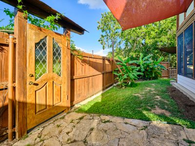 Barton Hills Pad: Sleep 16+, 3mi from Downtown