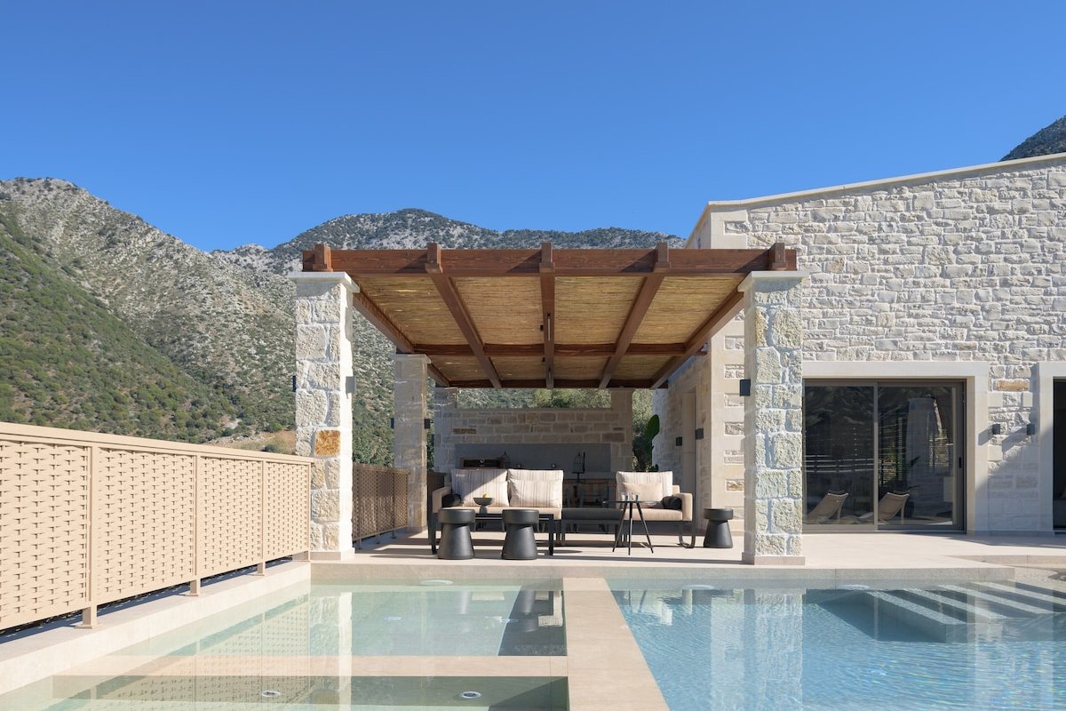 Elouera Villa II, Sandy Beach, Dining & Shops Near gallery image 4