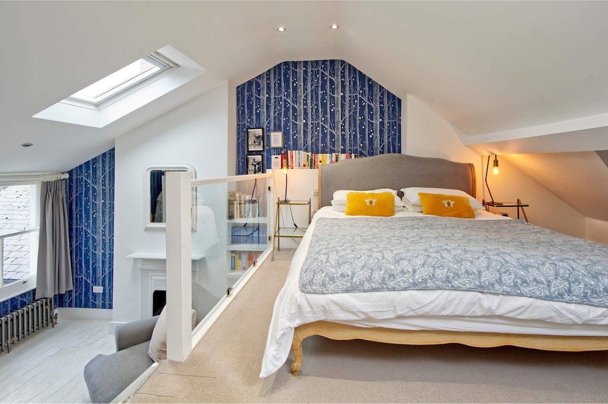 4 Bedroom House, Barnes gallery image 4