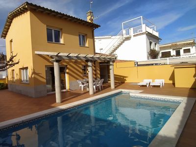 Magnolia l’Escala 2, casa con piscina y barbacoa