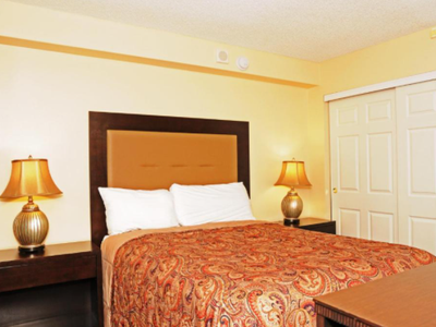 A Suite For 8 in The Center Strip