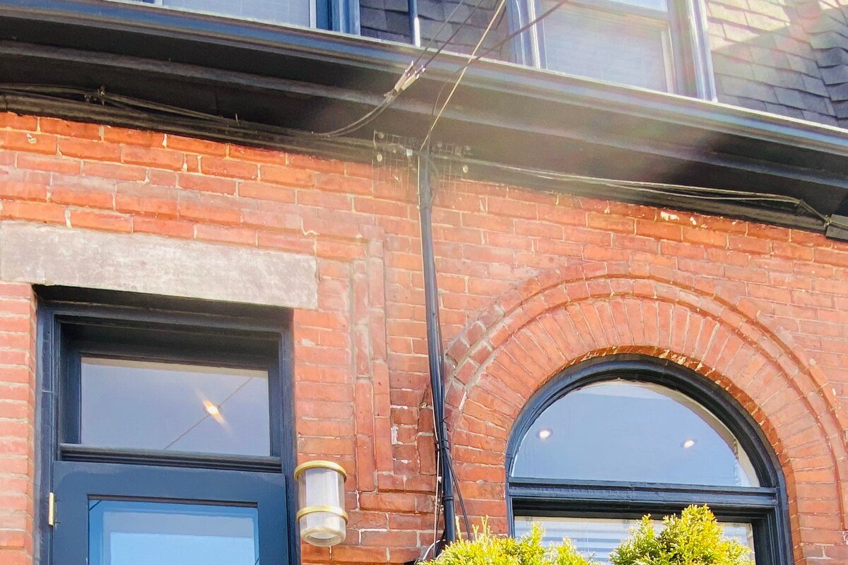 Stylish Victorian home with free parking gallery image 4