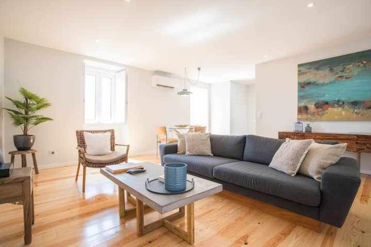 Beautiful and elegant flat with stunning views! gallery image 2