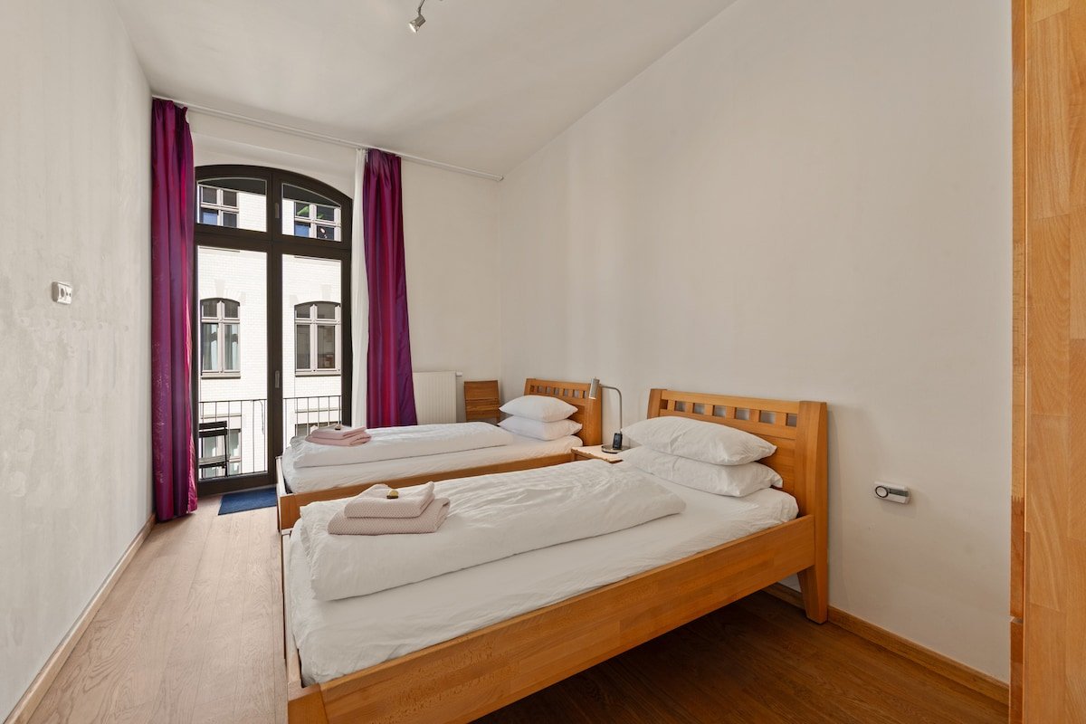 Central Landmark near Checkpoint Charlie gallery image 4