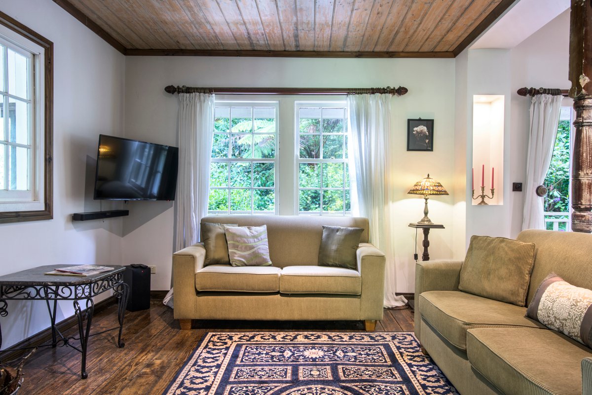 Winter Rose, sleeps 4, private gardens