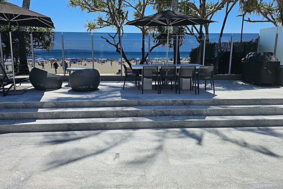 Beachfront 3 Bed w Plunge Pool gallery image 2