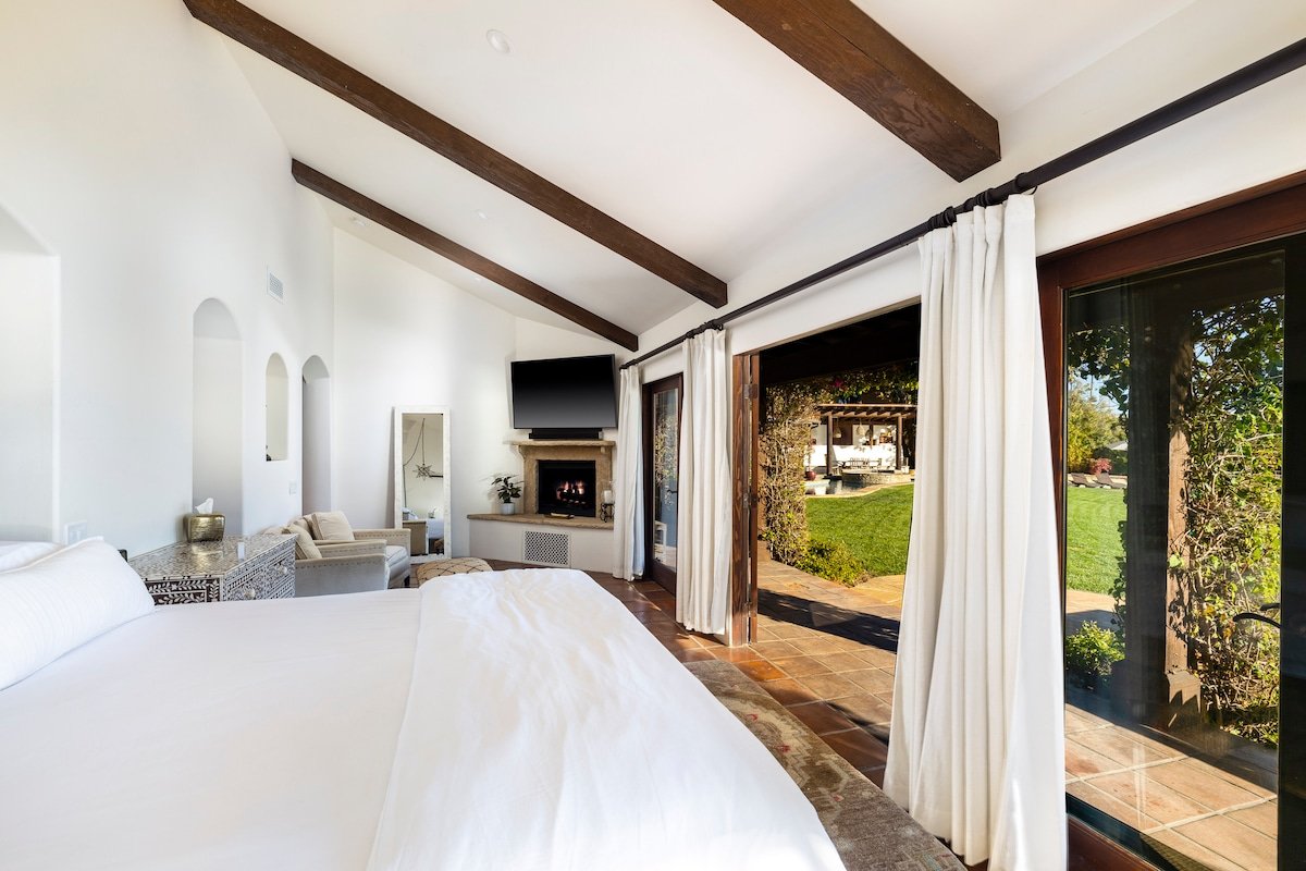 Hacienda Oceanfront with Pool and Private Beach gallery image 5