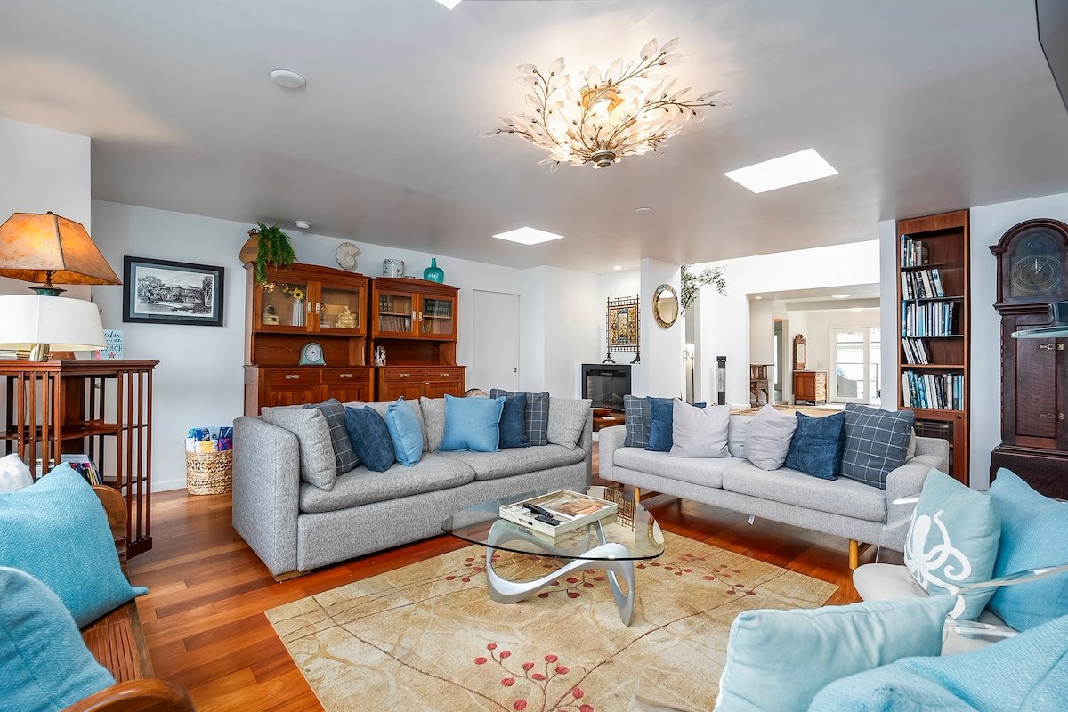 Sunny Jim’s Sea Cave unique home! gallery image 3