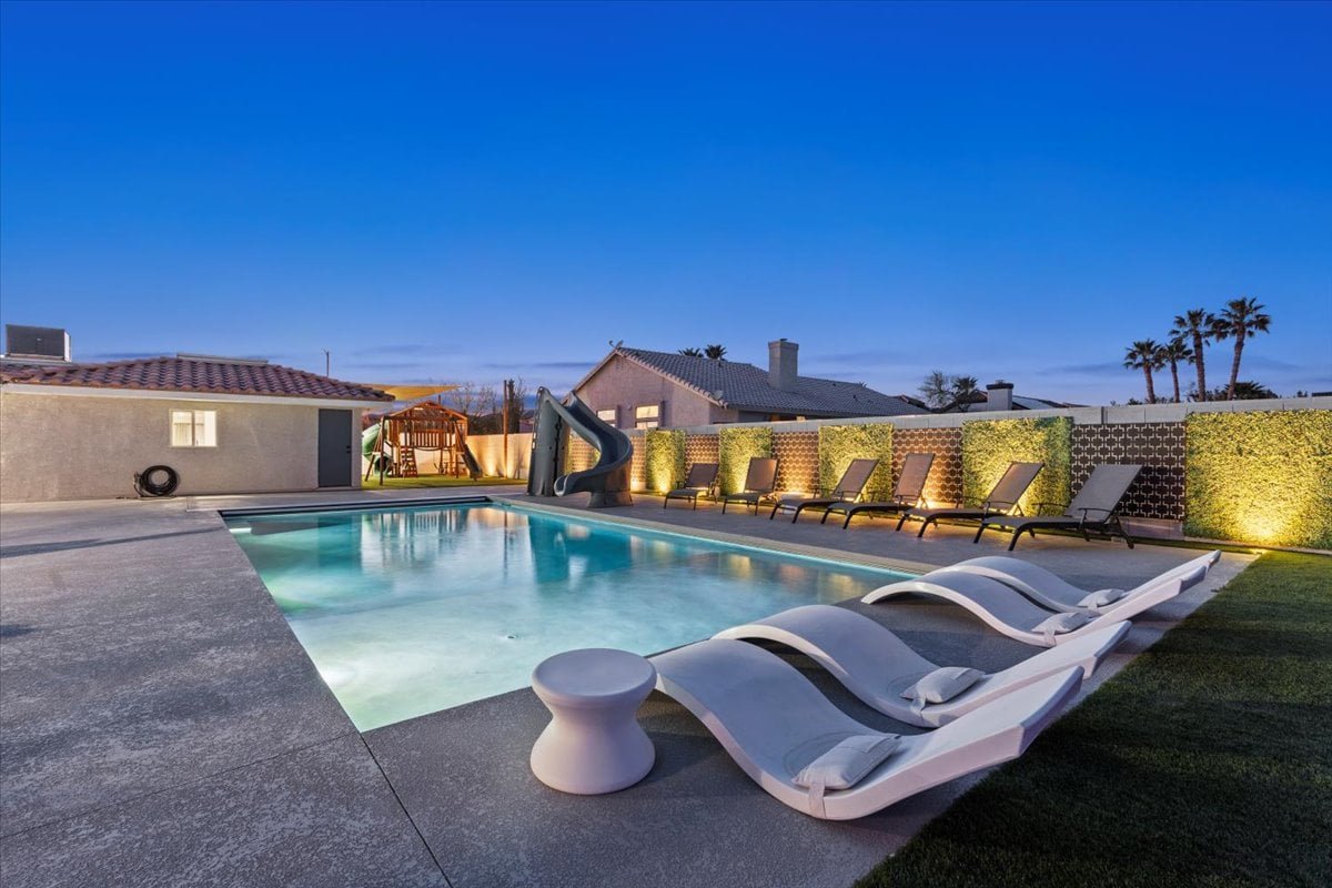 6MinsfromStrip/Airport!RVPrking!Pool/Pickleball! gallery image 2