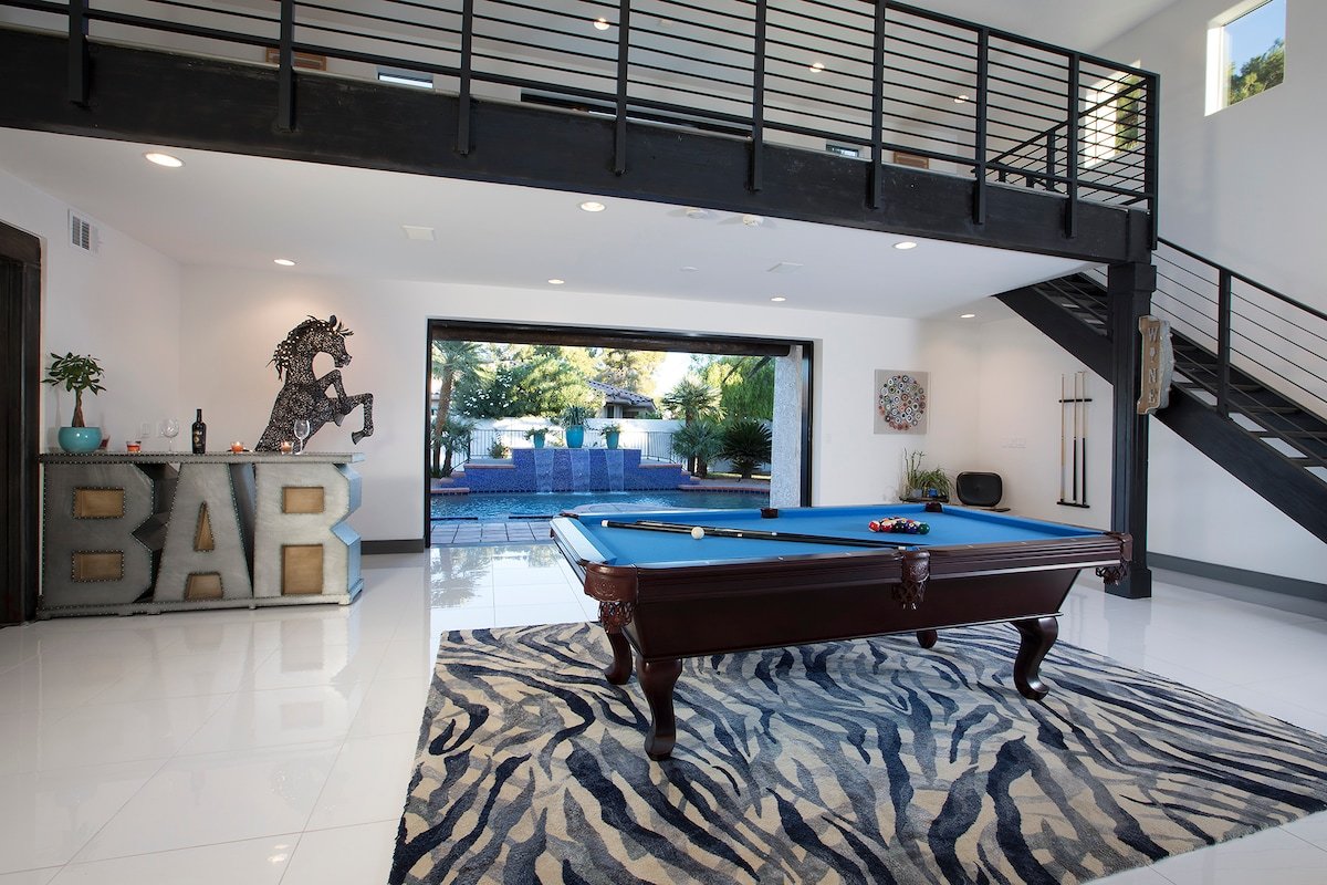 Escape to Modern Luxury-1.5 Miles to the Strip! gallery image 5