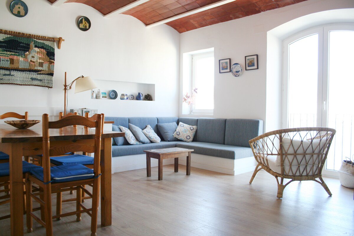 Traditional Front Sea View Cadaqués gallery image 3