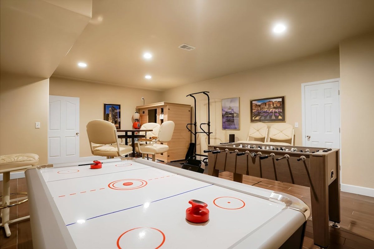 Deluxe Denver Retreat: Lake, Golf & Mountain Views gallery image 4