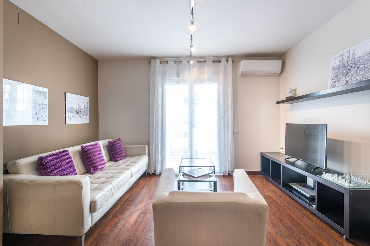 Plaza Catalunya Nice and Comfy 3.2 gallery image 3