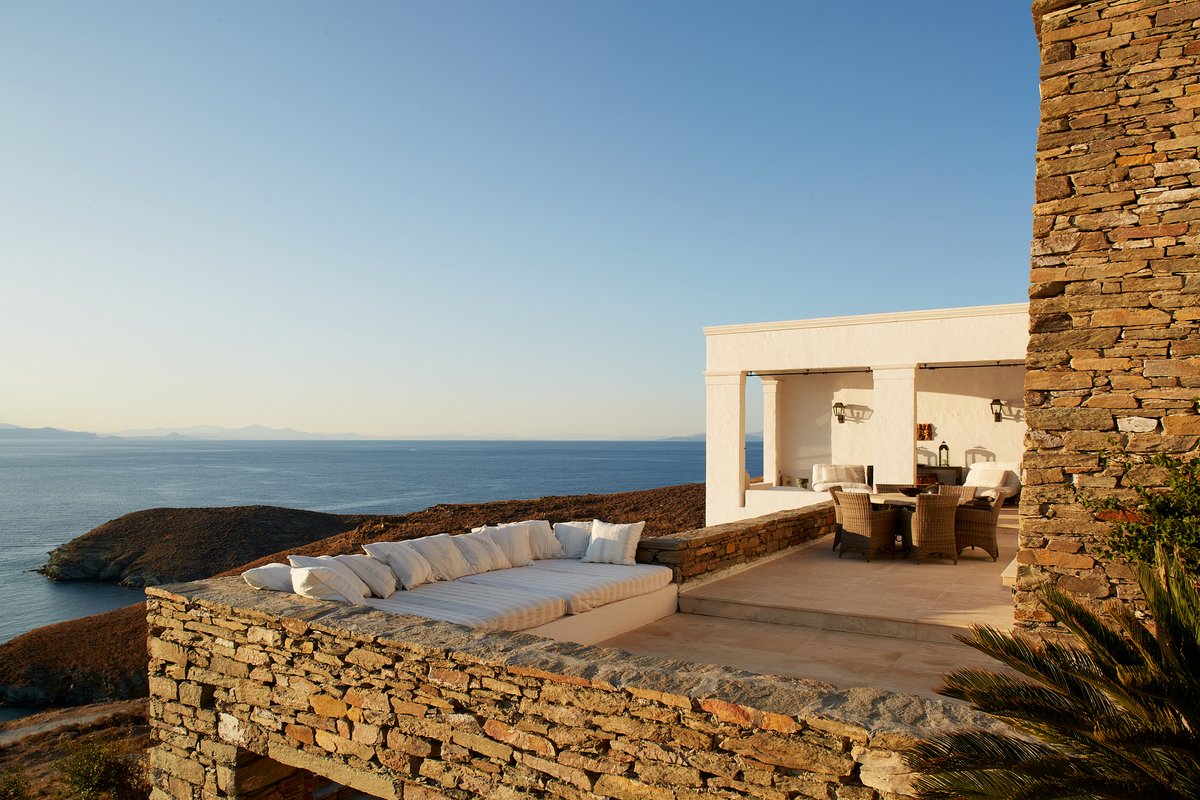Three Bay House – Luxury and Soothing Sea Views