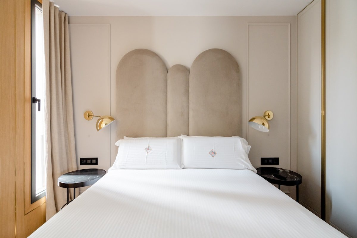 Luxury apartment w/terrace gallery image 5