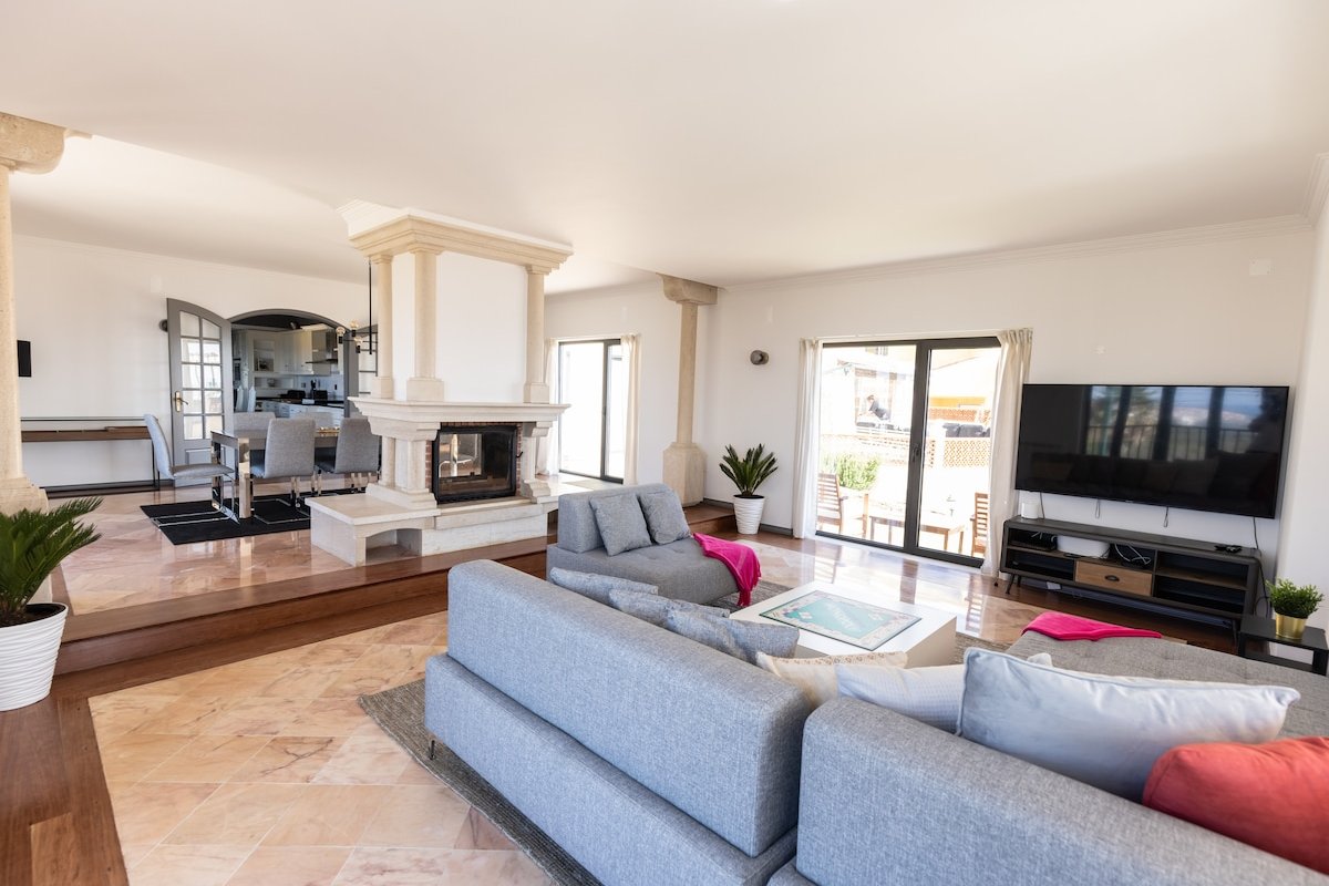 The Ocean- Beach front villa with amazing sunsets gallery image 5