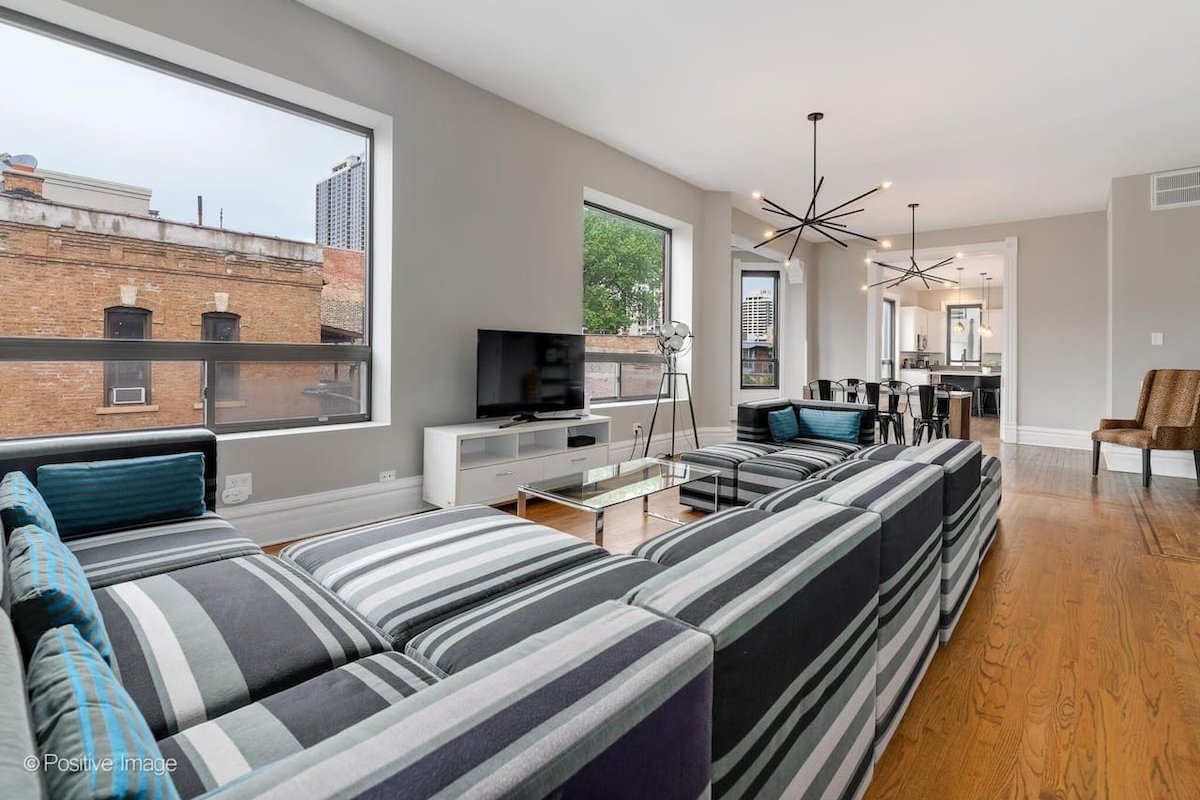 Large 4BR/3BA • Safe Old Town Location • Walk Ever gallery image 2