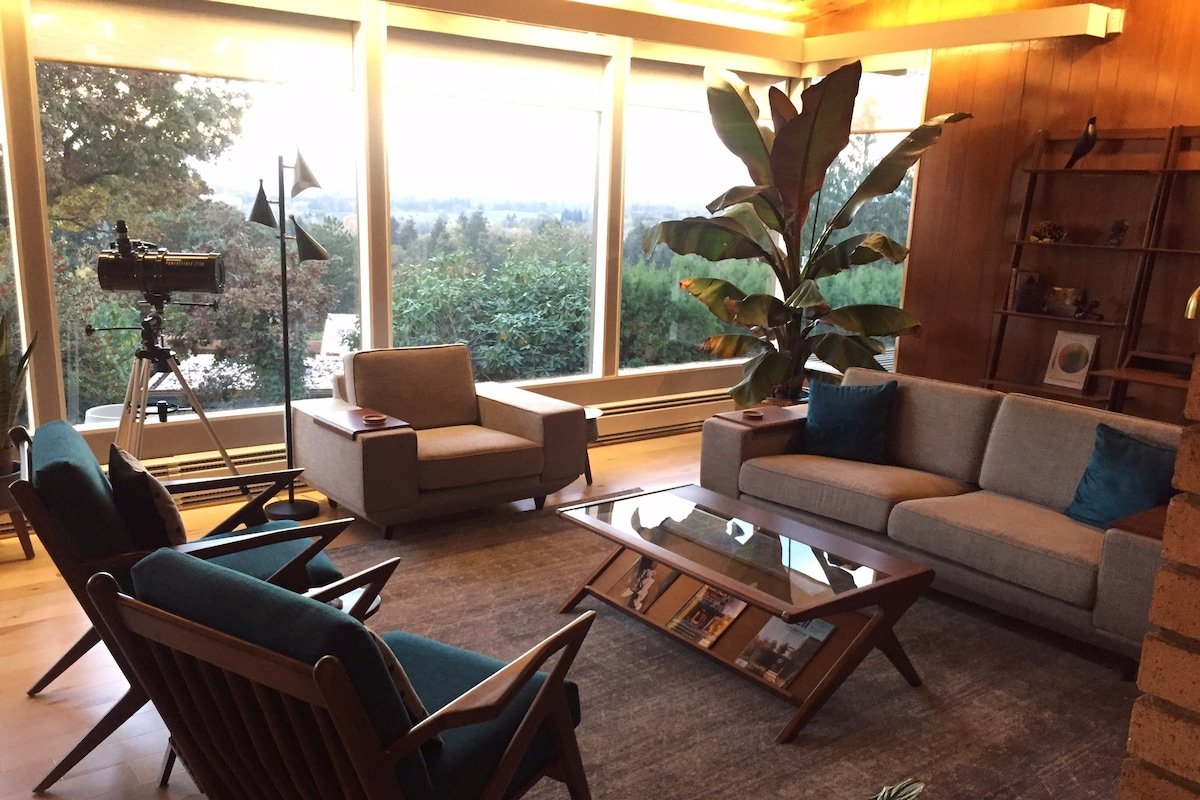 The Mulberry House Mid-Century-Modern w/Views gallery image 3