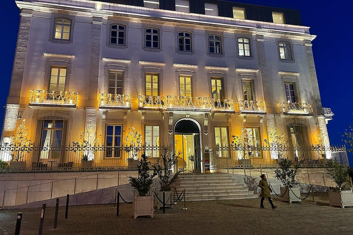 Historic 3 Bedroom Duplex Apartment in Lisbon gallery image 4