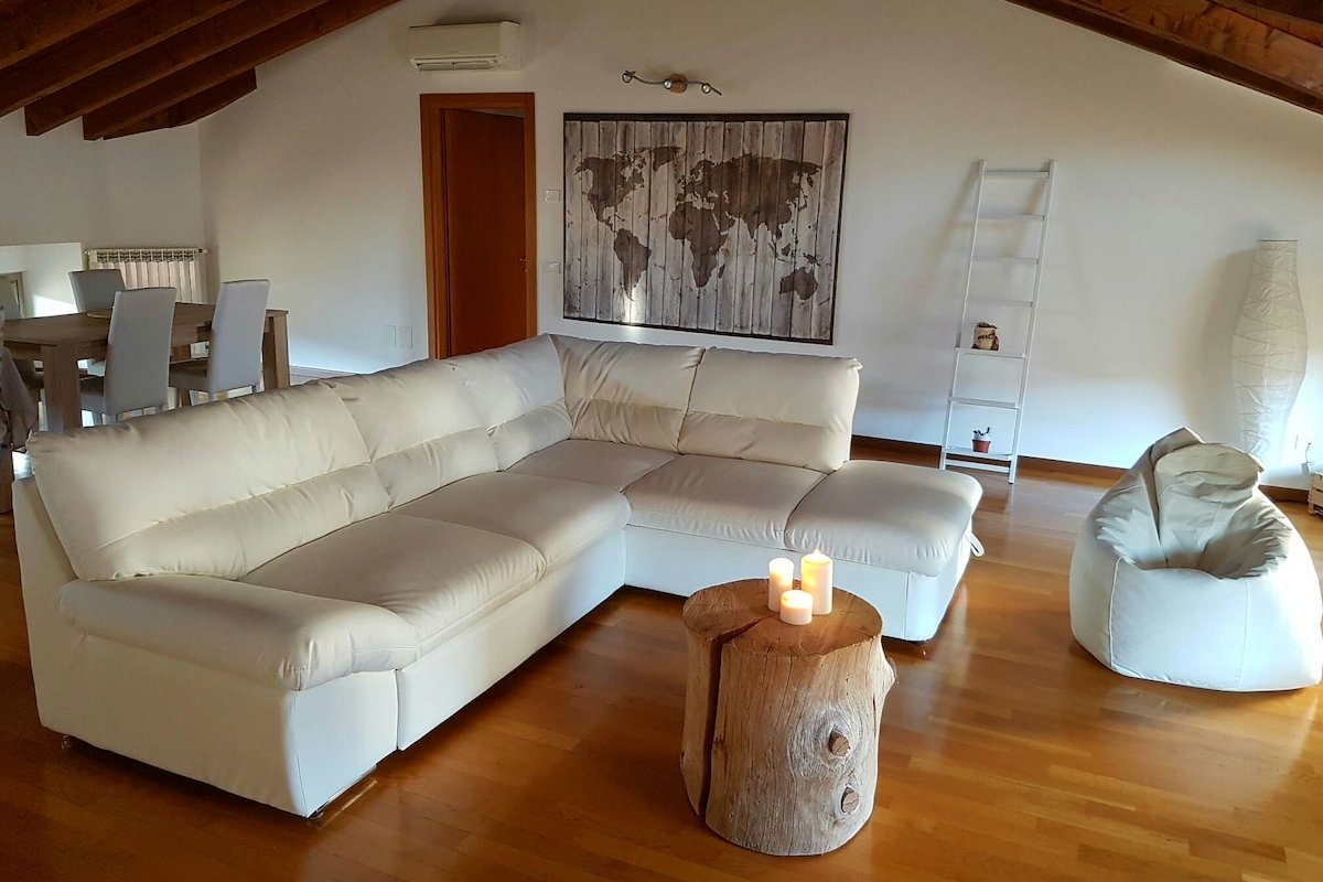 Donizetti Royal Attic Apartment 6 pax gallery image 4