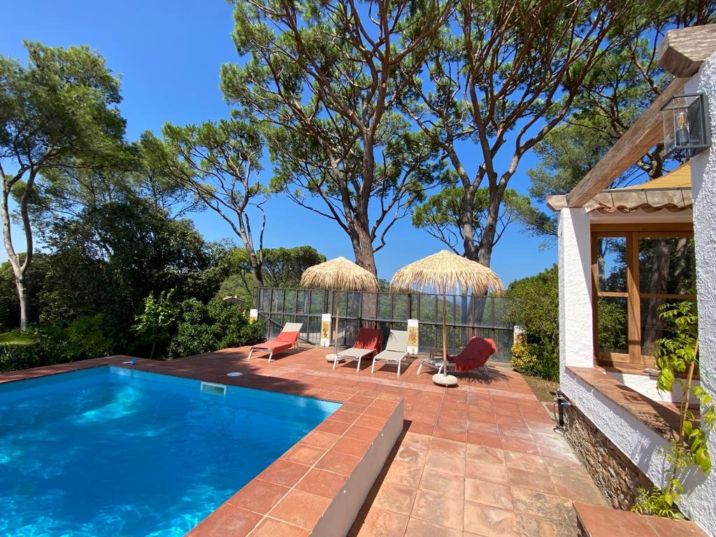 Charming villa Begur 10 people. Pool parking gallery image 4