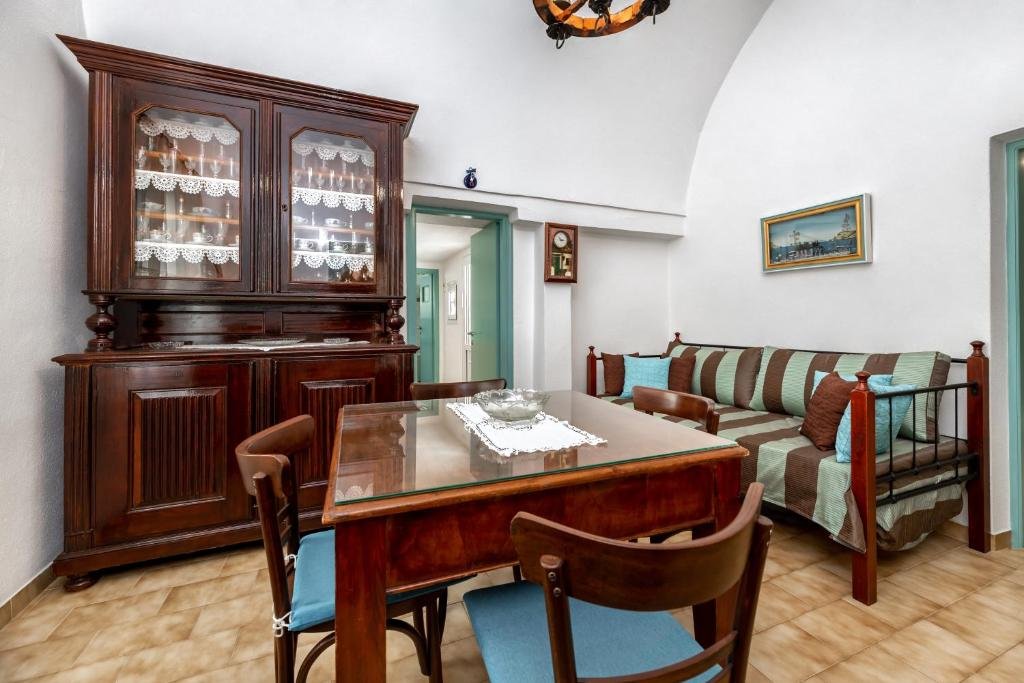 Authentic Home Santorini gallery image 4