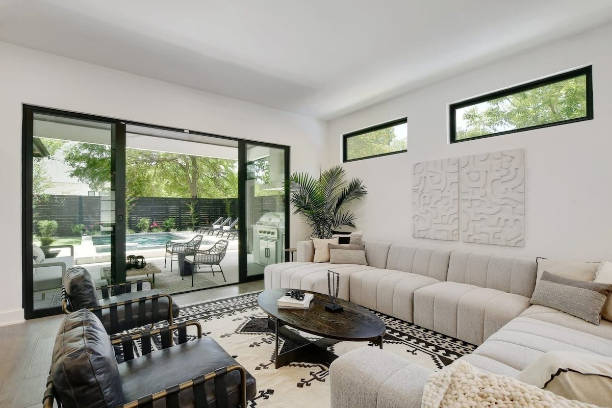 7 bedroom Private Villa | Heated Pool gallery image 5