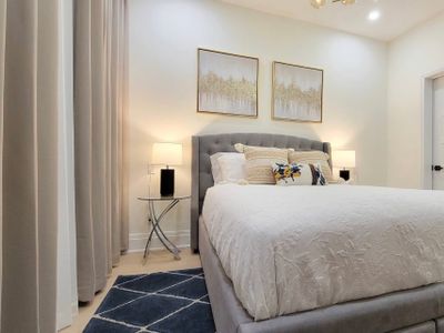 Luxury 4 BR/4 BA/Queen W/Sleeps 12/2 Free Parking