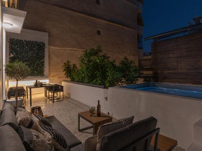 Perth Luxury Living, Athens