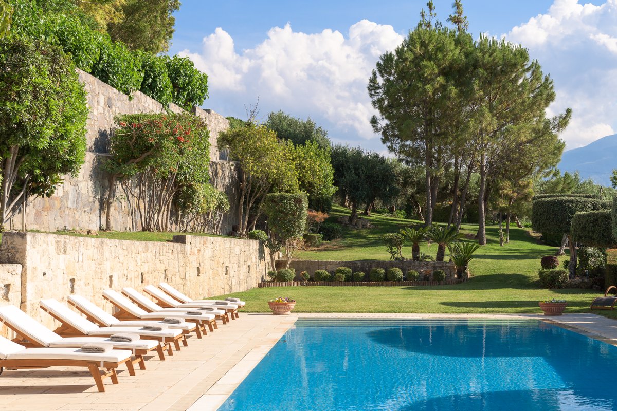 Malvazia Grand Estate, 4acre Private Land & Pool